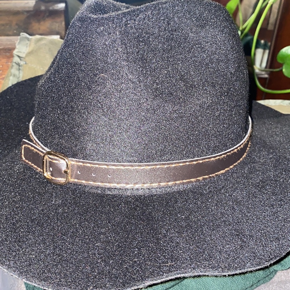 Hat - Picture 2 of 7